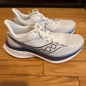 Saucony women’s White Running Shoes with Iridescent Blue-Purple Midsole
